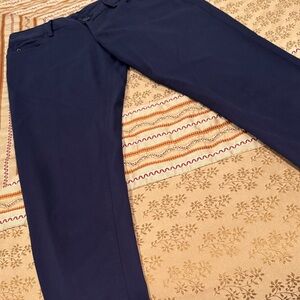 Lilly Pulitzer pants, Navy, Cotton Blend, “Worth Skinny,”
Great Condition, 10